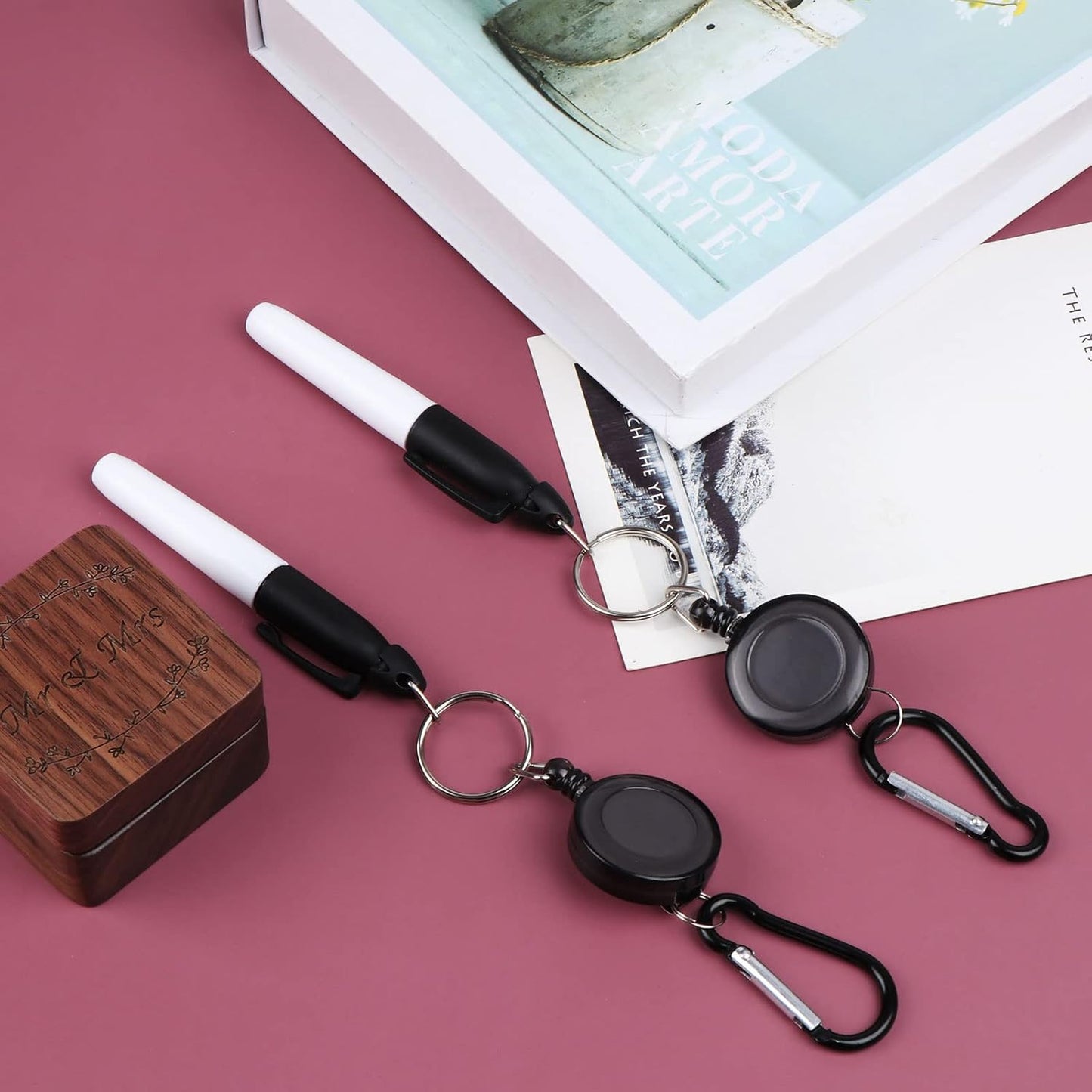 32 Pcs Mini Permanent Markers with Cap Clips Retractable Pen Reel Golf Ball Marker Pen Dry Erase Markers with Triangle Hook Golf Keychain Clips for Badge Black Ink Pens for Office School,Fine Point