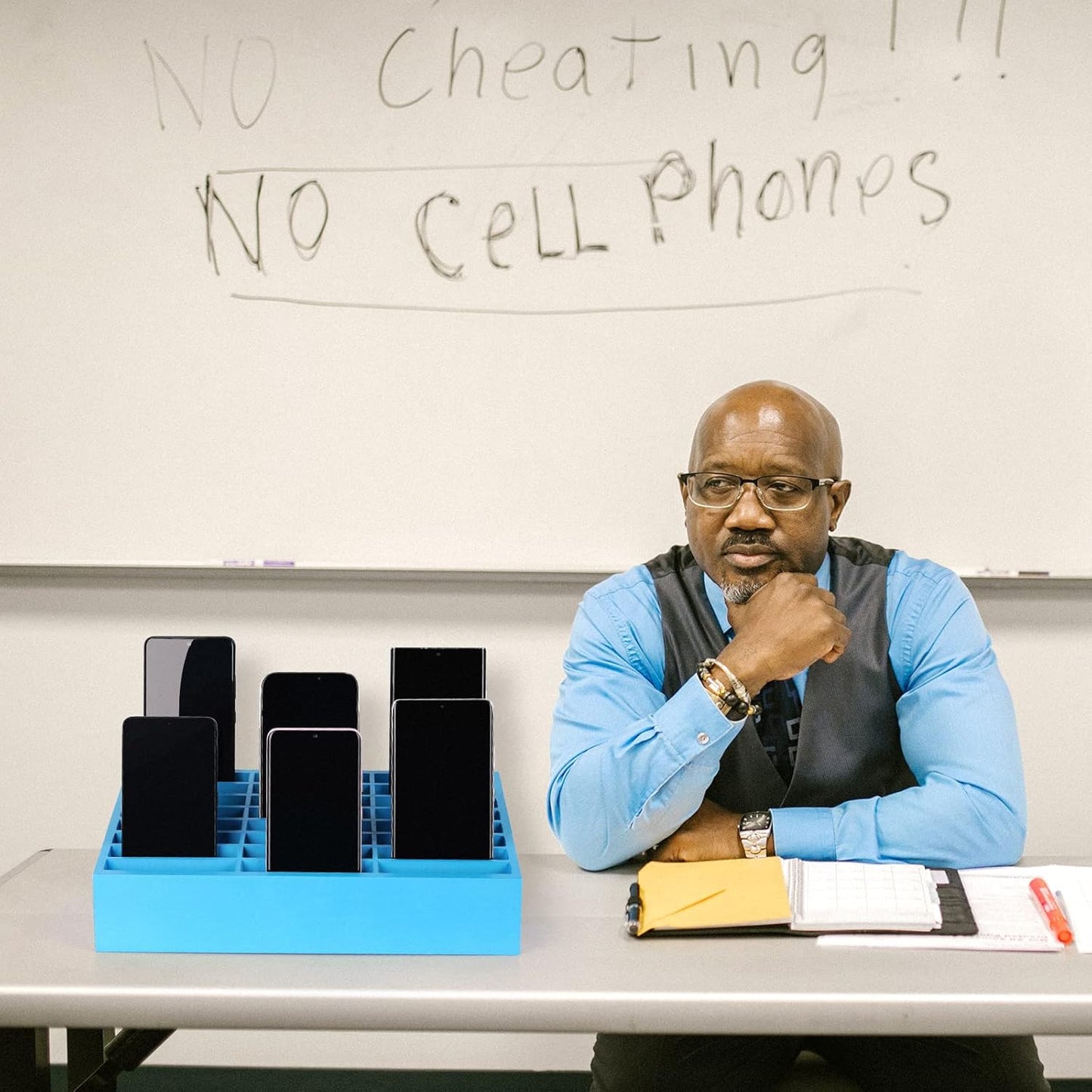 24-Grid Wooden Cell Phone Holder Desktop Organizer Storage Box for Classroom Office (Blue 24-Grid)