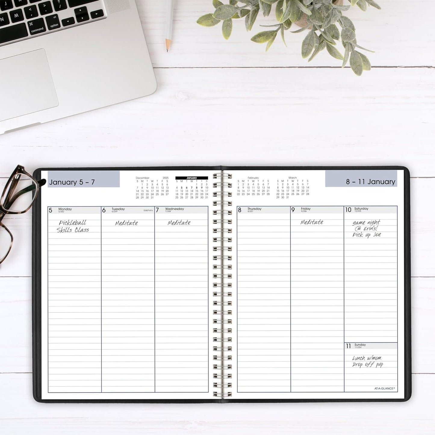 AT-A-GLANCE 2026 Planner, Weekly, 7" x 8-3/4", Medium, Column-Style, DayMinder, Black (G5900026)